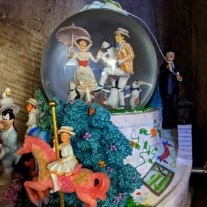 Mary poppins snow globe